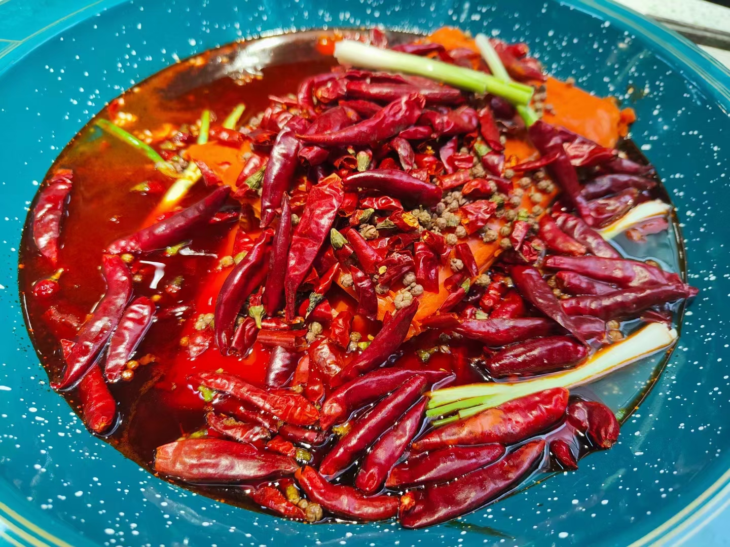 火鍋底料廠家-成都重慶火鍋底料產(chǎn)品批發(fā)，火鍋品類新發(fā)展在哪里(圖5)